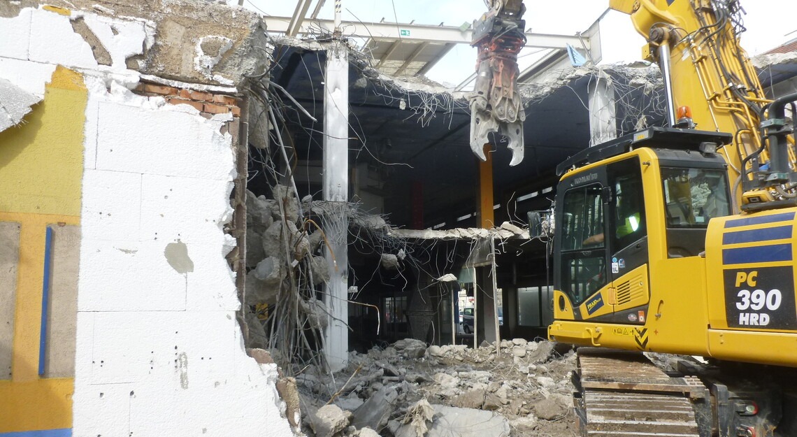 Foto vom Abbruch des Bestandsgebäudes am Grundstück green21